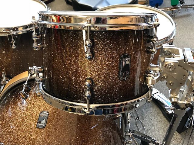 Cherry Bomb - Gold Sparkle Burst