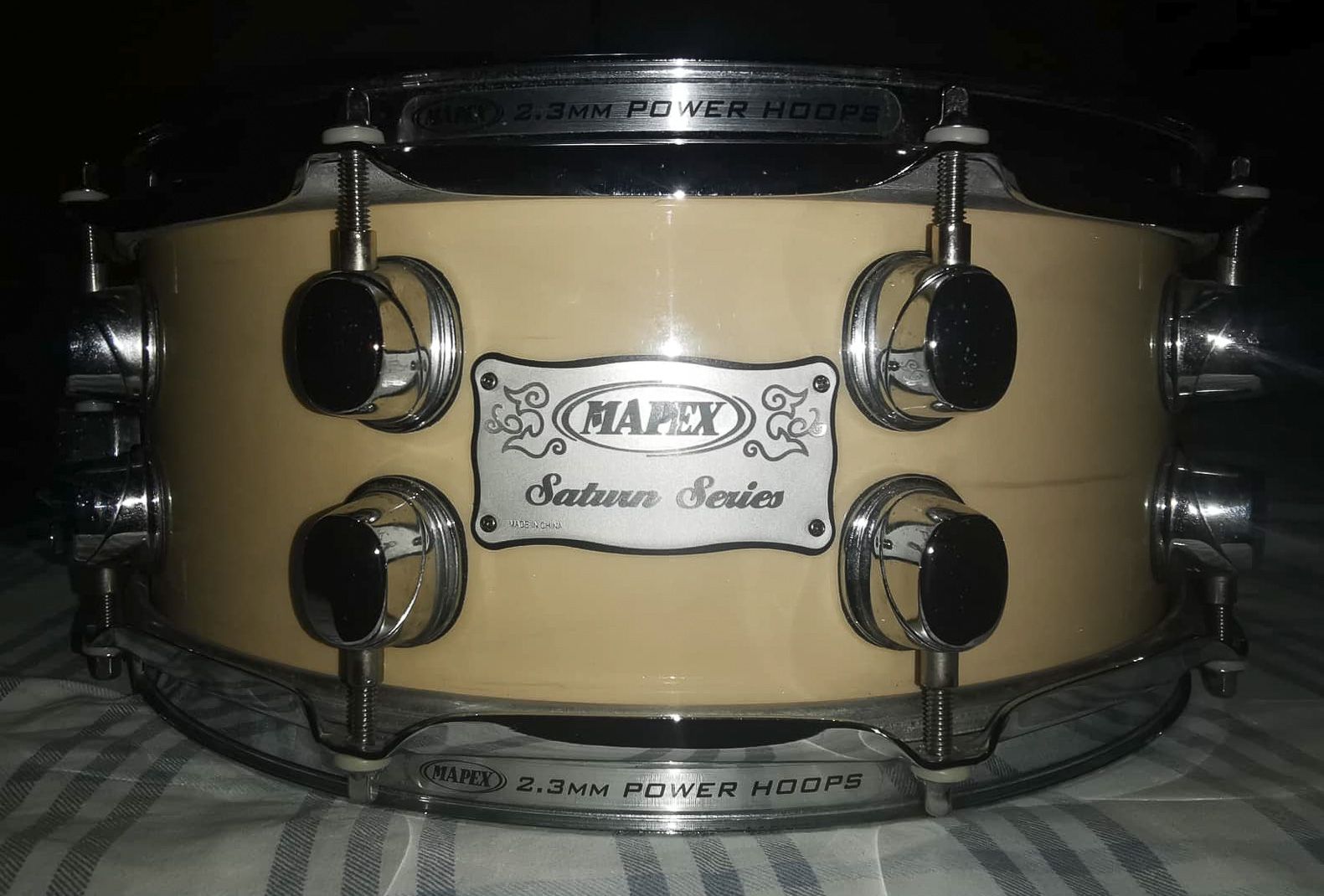 14"x5.5" Antique Ivory Chrome Hardware. Photo - Edgard Diaz Ruiz