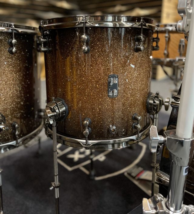 Versatus - Gold Sparkle Burst