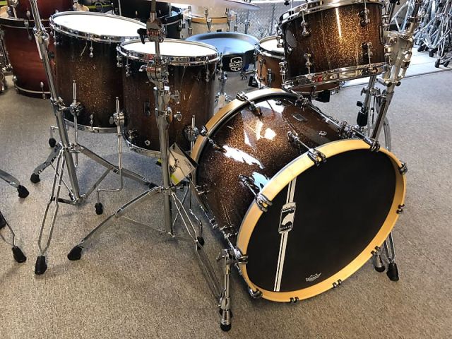 Cherry Bomb - Gold Sparkle Burst